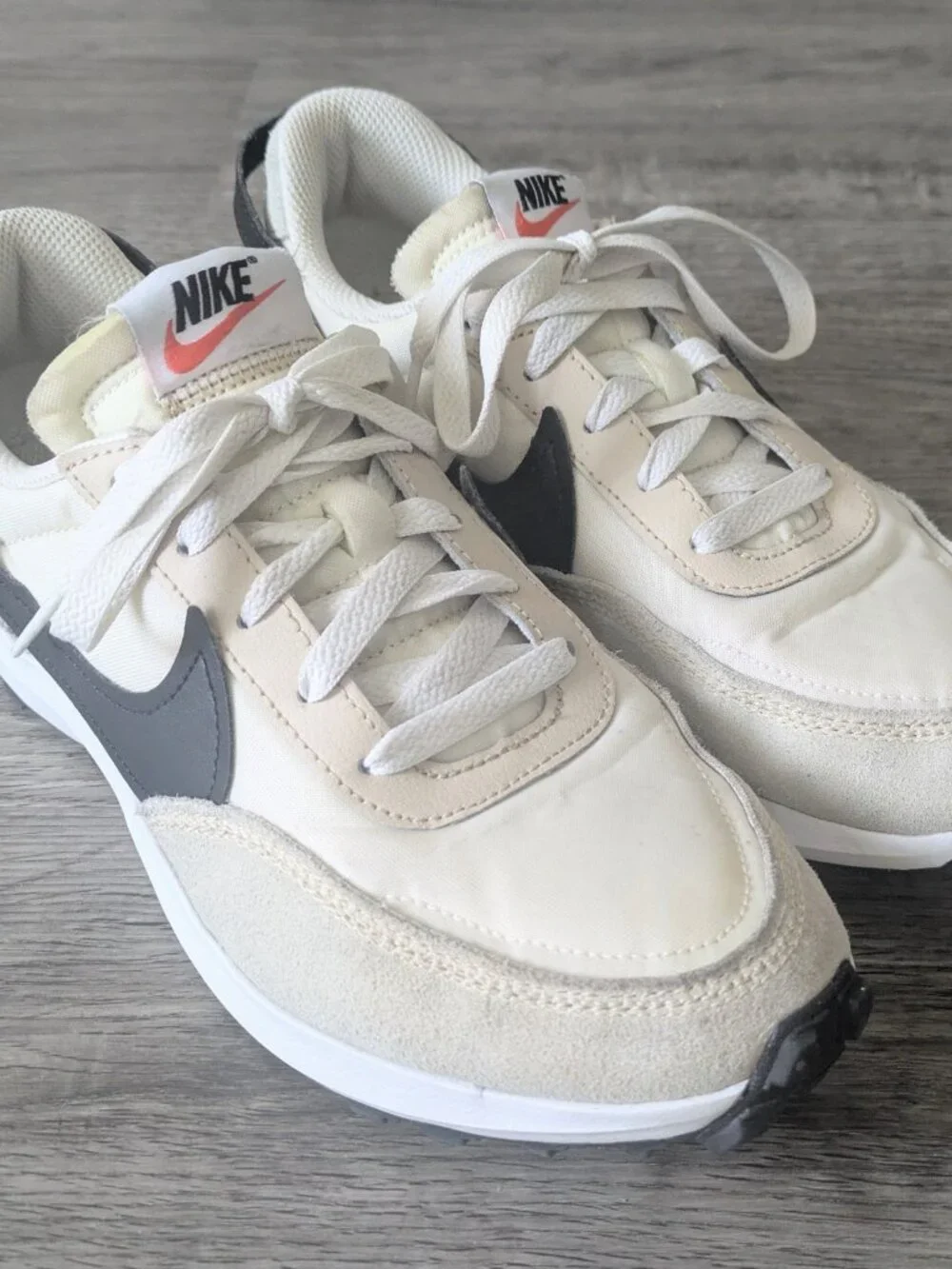 Nike Women's Waffle Debut Lifestyle Athletic Shoes - Women's 7.5 - Picture 2 of 5
